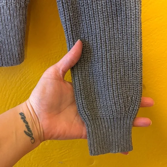 Ann Taylor Loft NWT- XXS petite. Gray Raglan Sweater with Pearl Accents - Picture 4 of 5